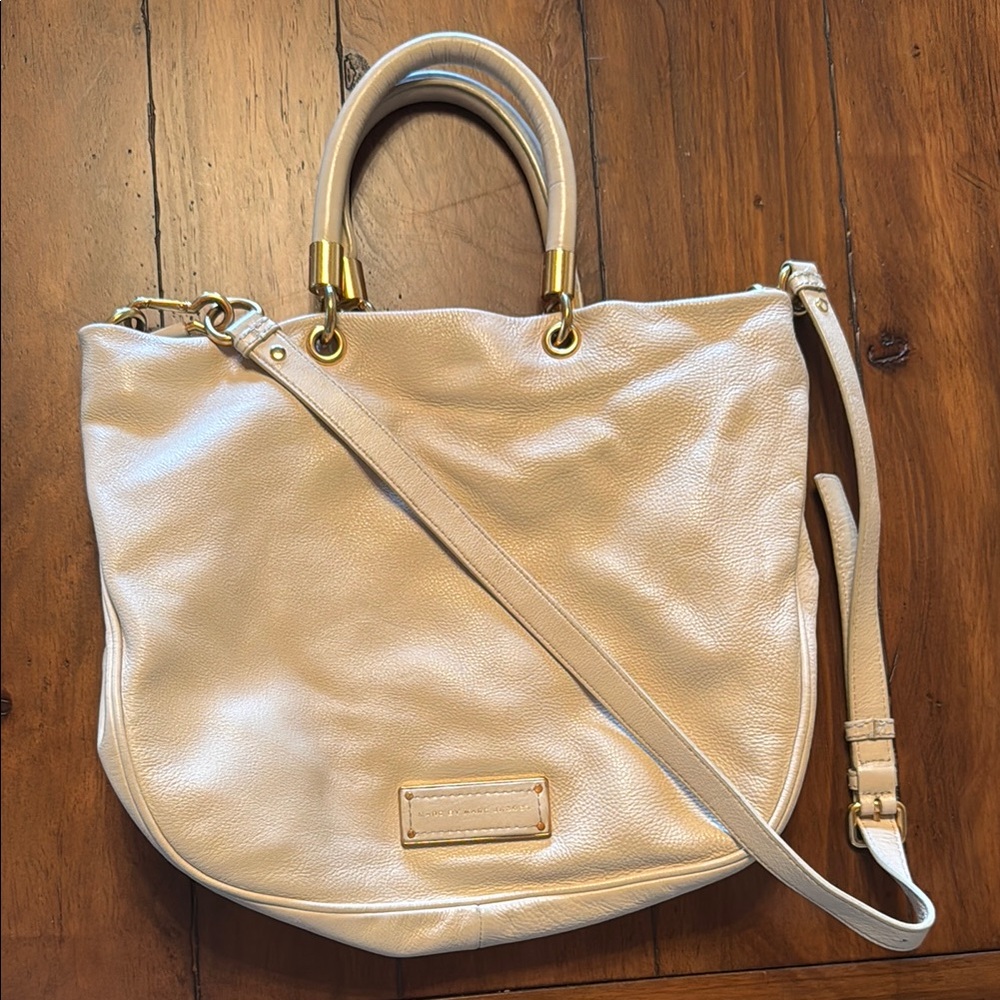 Marc by Marc Jacobs Elegant Cream Leather Tote Bag